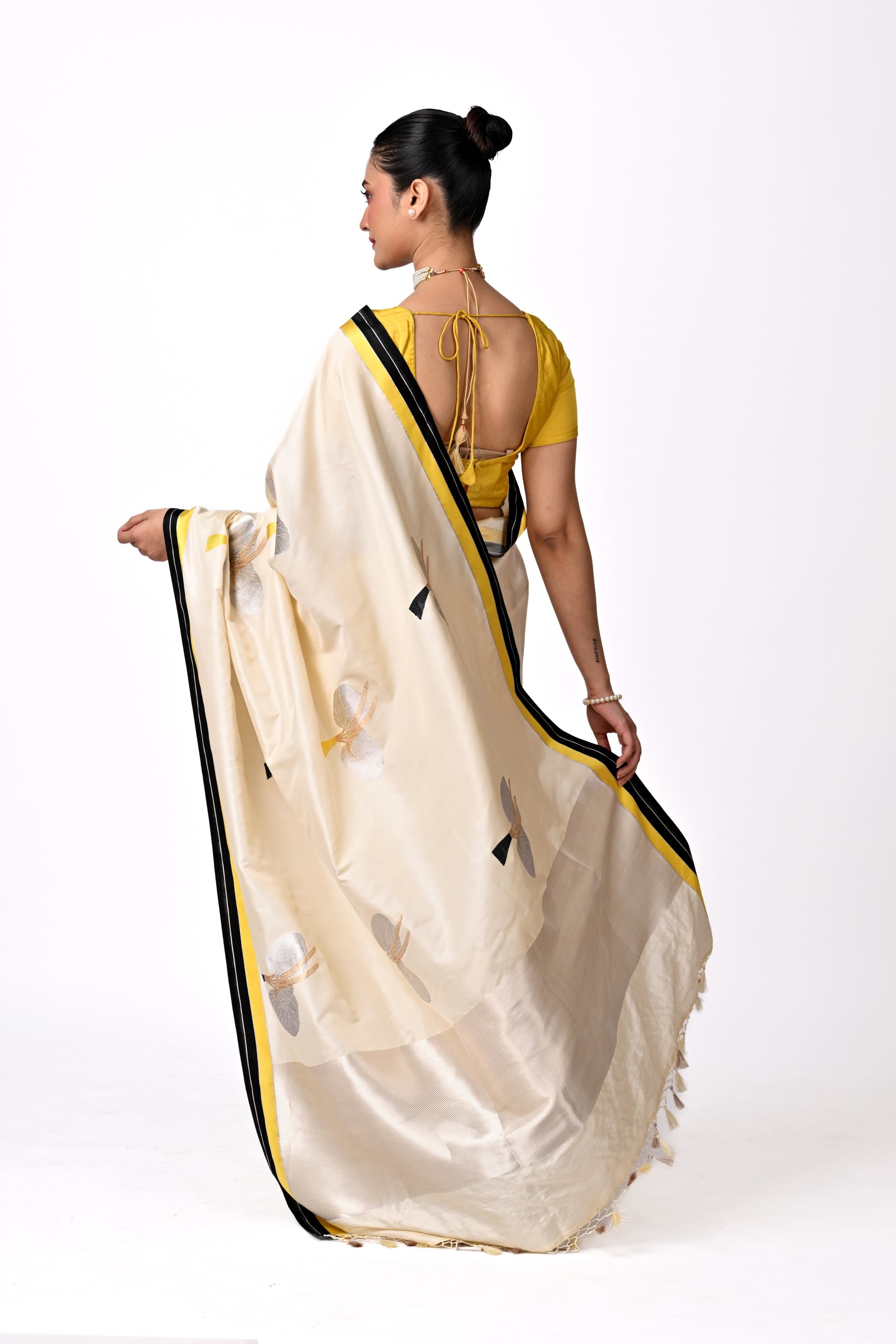 Off White Pure Katan Botanical Buta