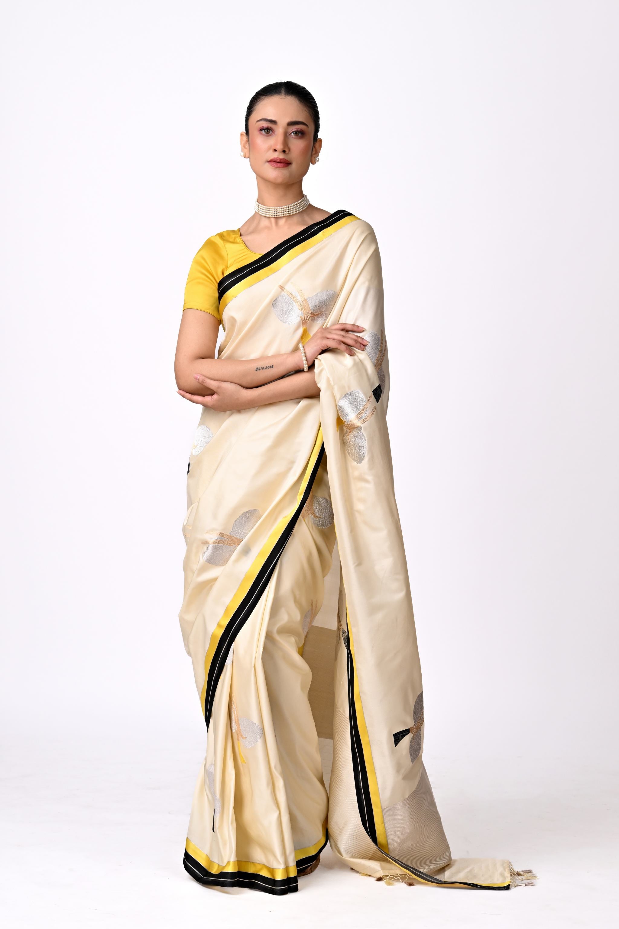 Off White Pure Katan Botanical Buta