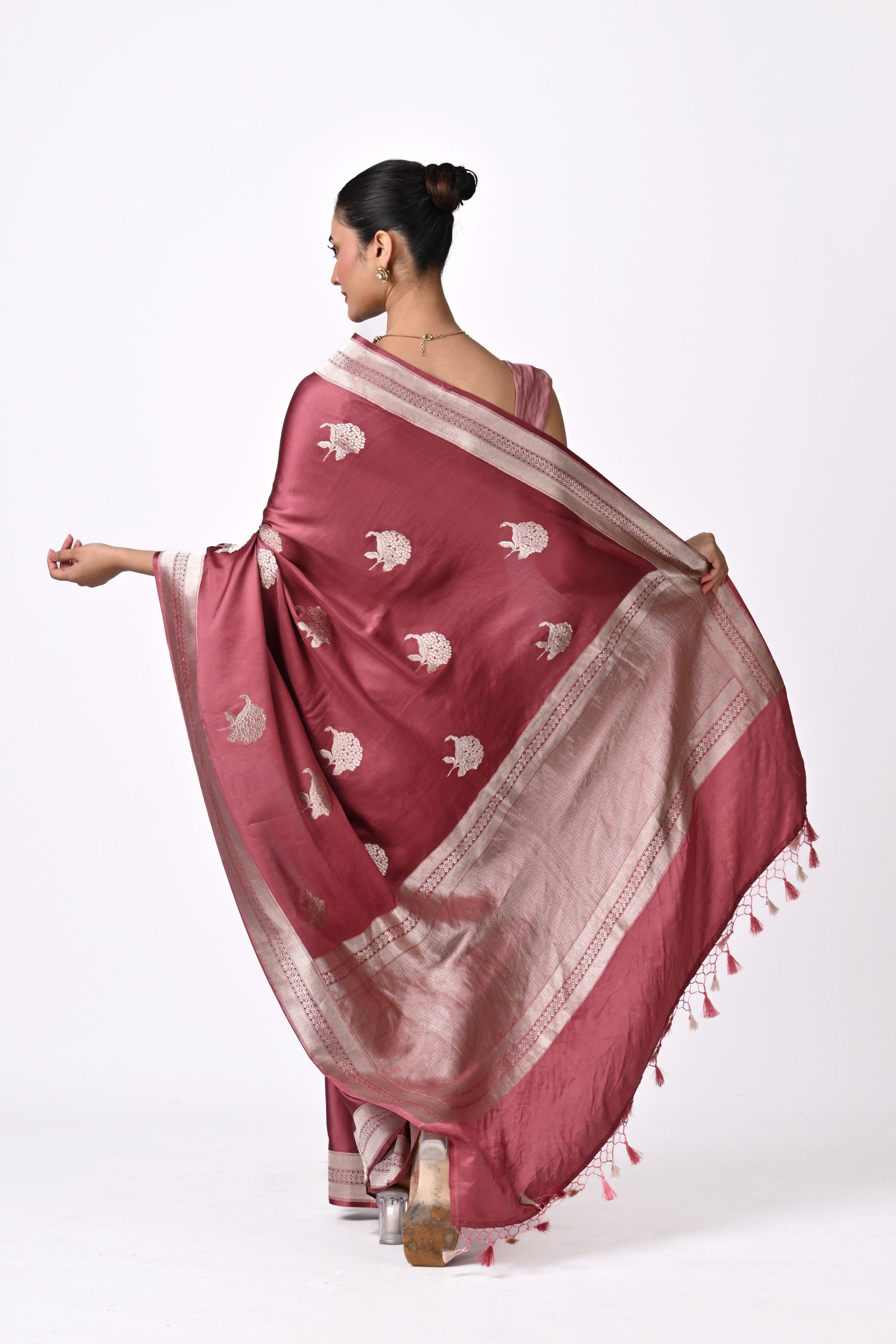 Onion Pink  Silk Saree with Floral Buti
